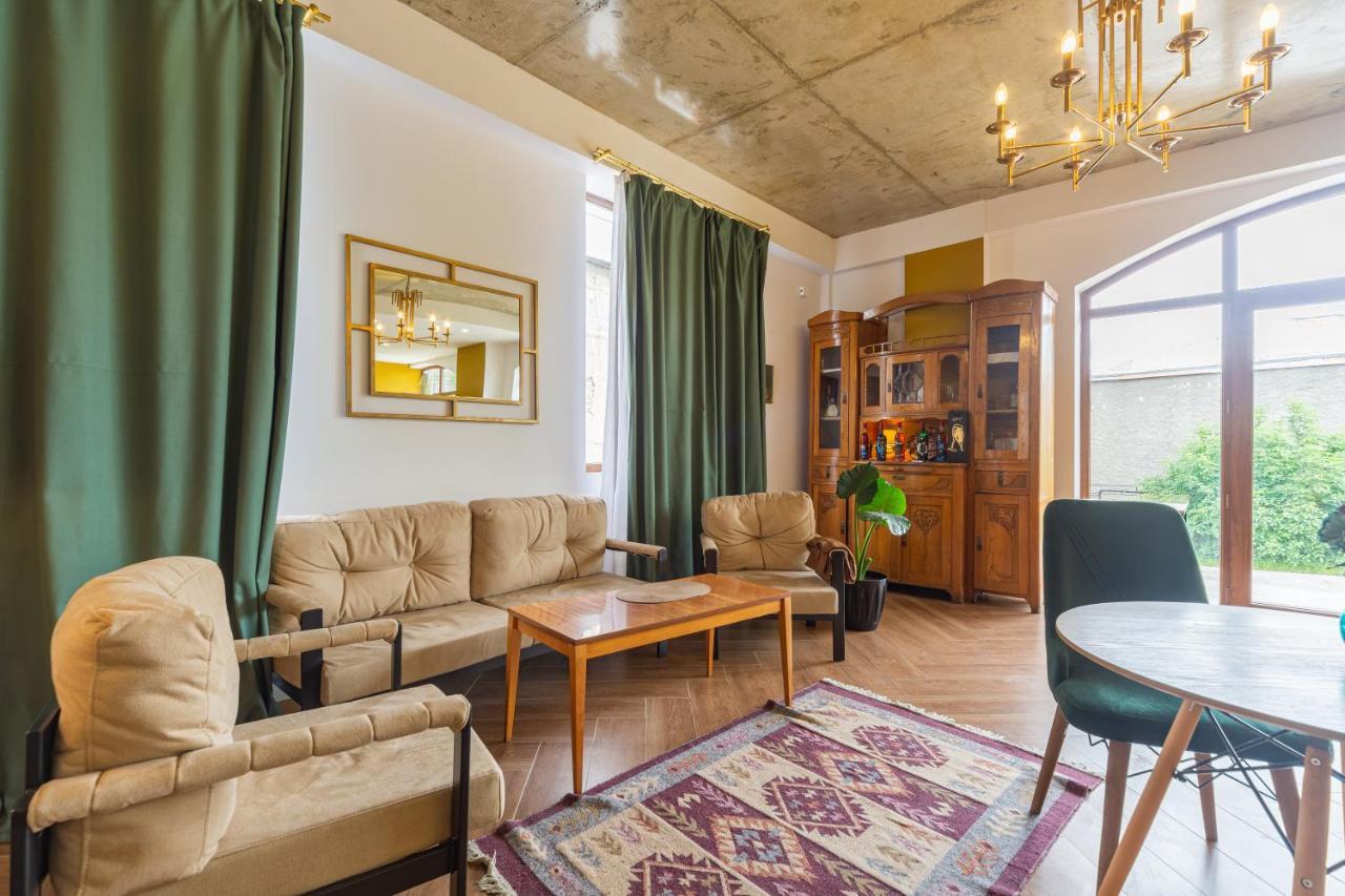 Hotel Mia Телави Экстерьер фото