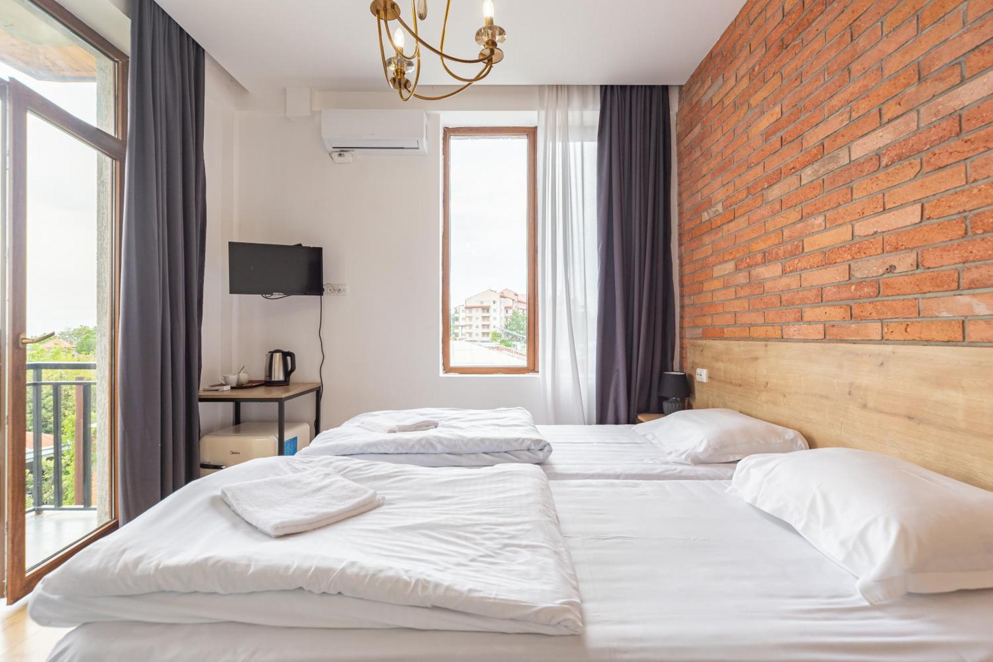Hotel Mia Телави Экстерьер фото